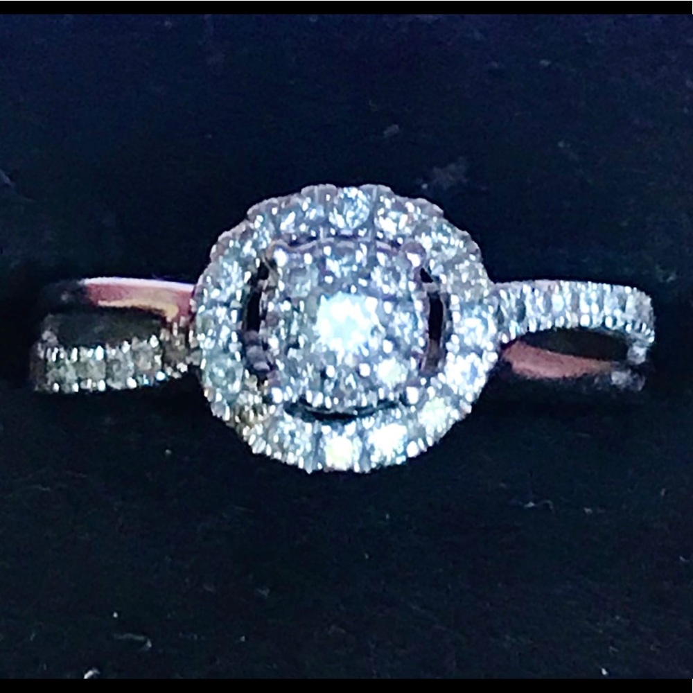 SI1 10k White Gold Halo antiquated engagement ring
